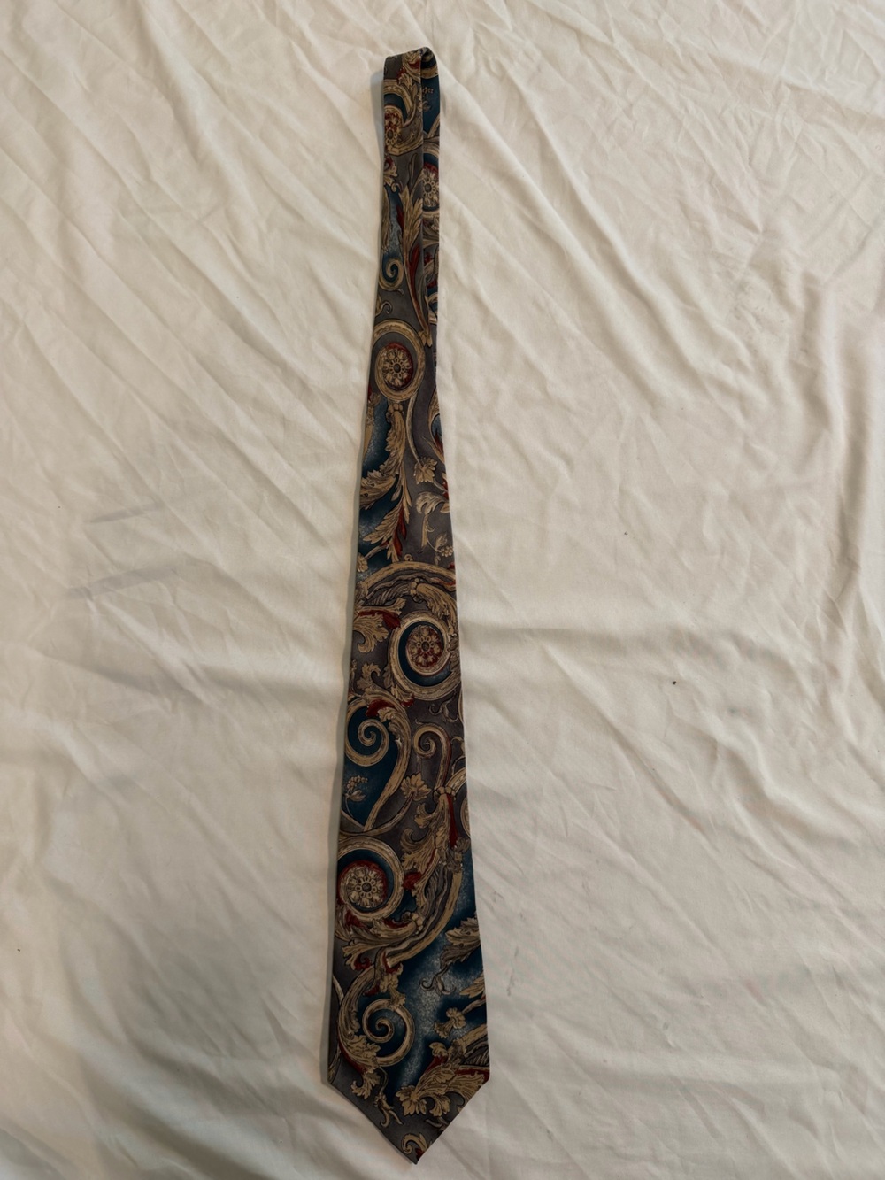 Vintage 417 by Van Heusen Silk Tie Baroque Paisley Scroll Mens Necktie 90s